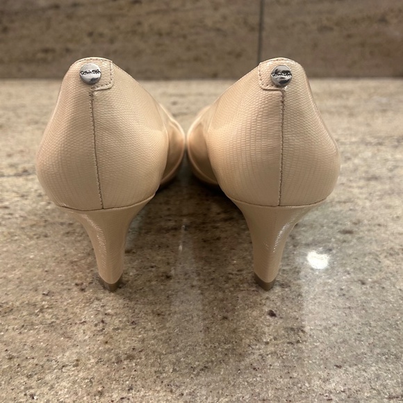New! Calvin Klein Patent Nude Peep Toe Pumps - Picture 4 of 6